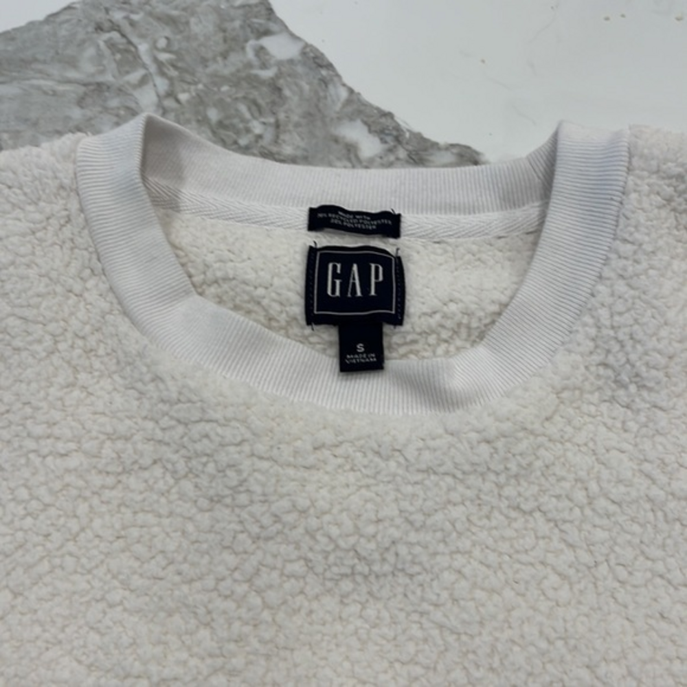 Super‎ cozy, gap, fleece sweatshirt with front pockets, women size small - Picture 3 of 5